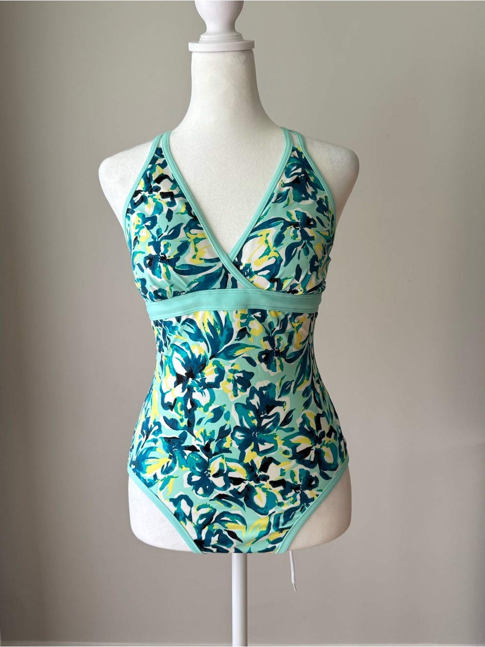 L.L.Bean One Piece Swimsuit Floral UPF 50+ Size 8